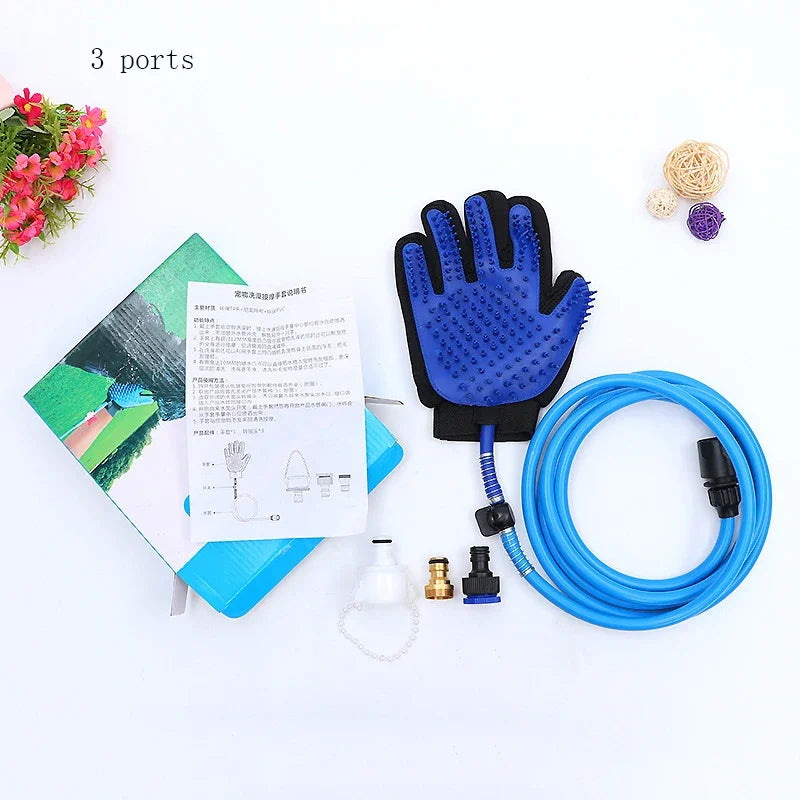 Water-spray grooming glove by A minha loja, showing a close-up of the glove with water spray for pet grooming.