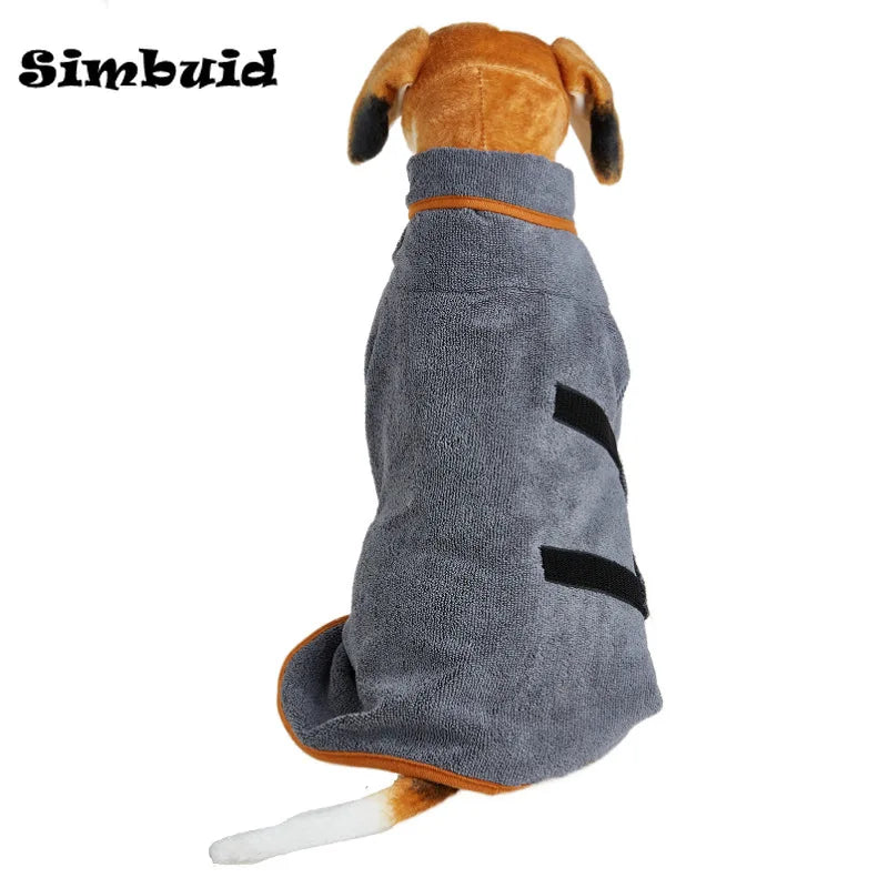 Pet bathrobe from A minha loja, soft and absorbent, shown in a cozy, plush design for drying and cuddling your pet.