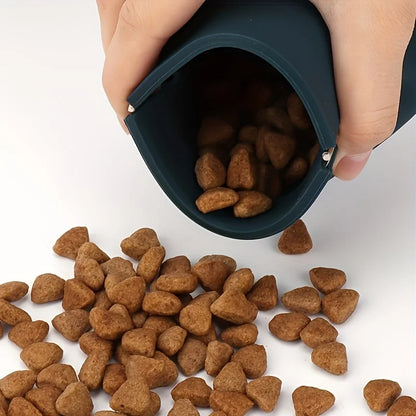 A minha loja treat training pouch with a black clip and adjustable strap, designed for easy access during dog training sessions.