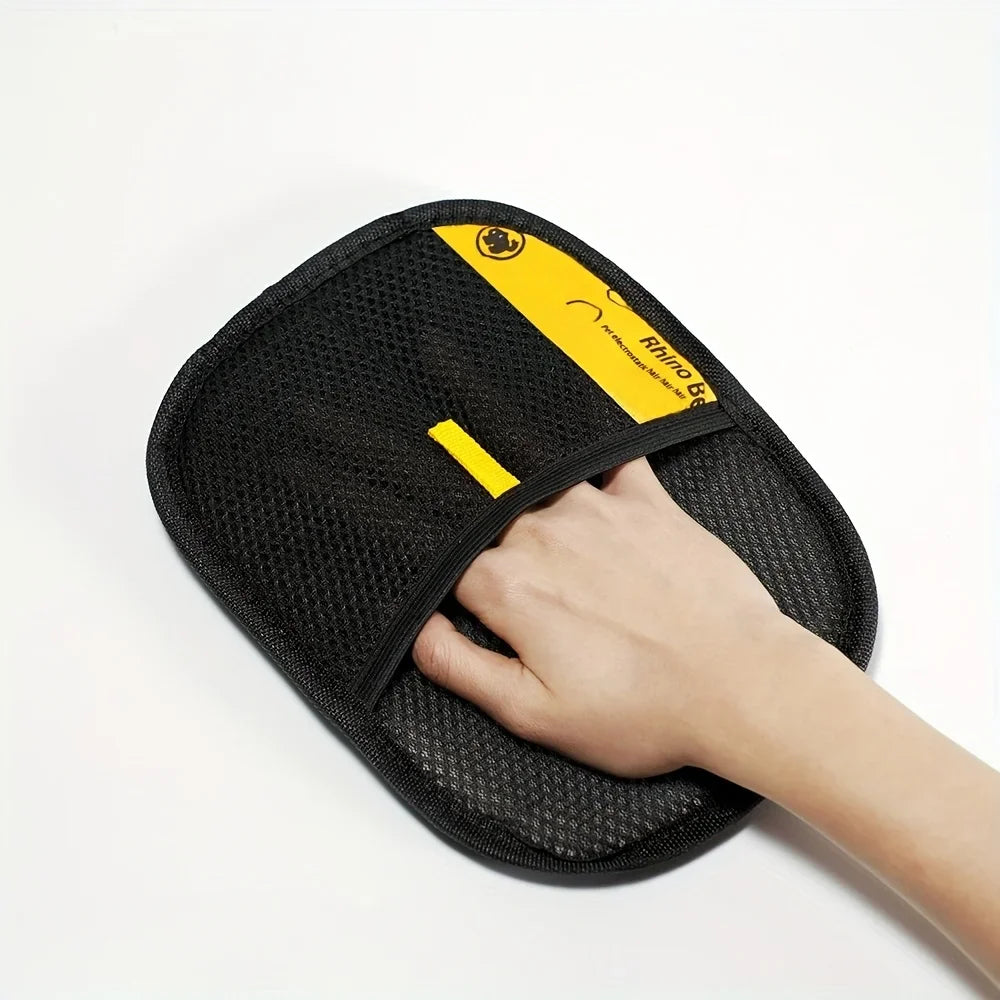 Large pet static hair remover from A minha loja, showing its textured surface designed for removing pet hair from furniture.