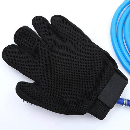 Water-spray grooming glove by A minha loja, showing a flexible glove with water spray feature for pet grooming.