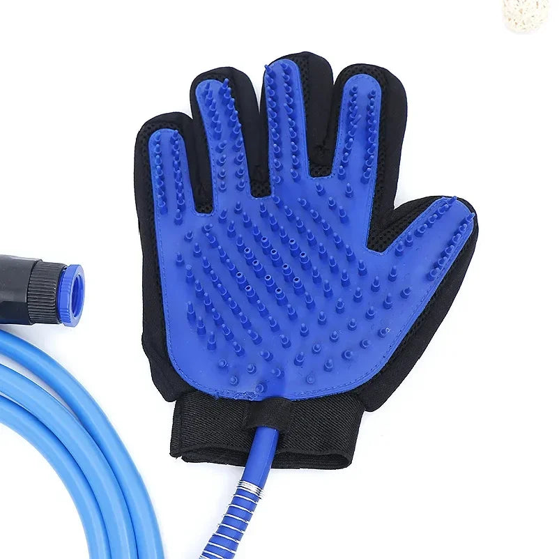 Water-spray grooming glove by A minha loja, designed for pet bathing and grooming, showing the glove with water spray features.