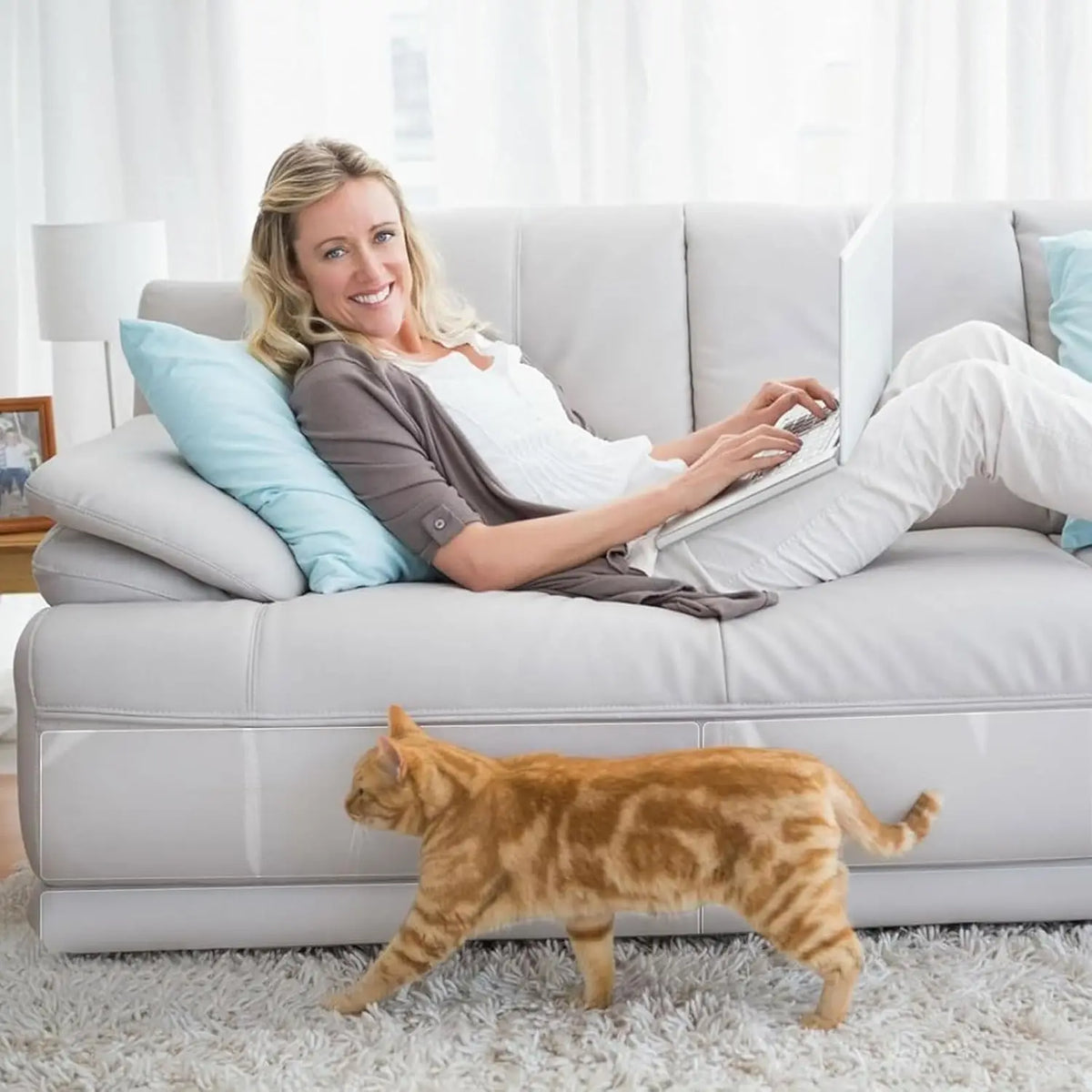 Clear vinyl cat scratch furniture protector tape from A minha loja, designed to shield sofas, couches, doors, and walls from scratching.
